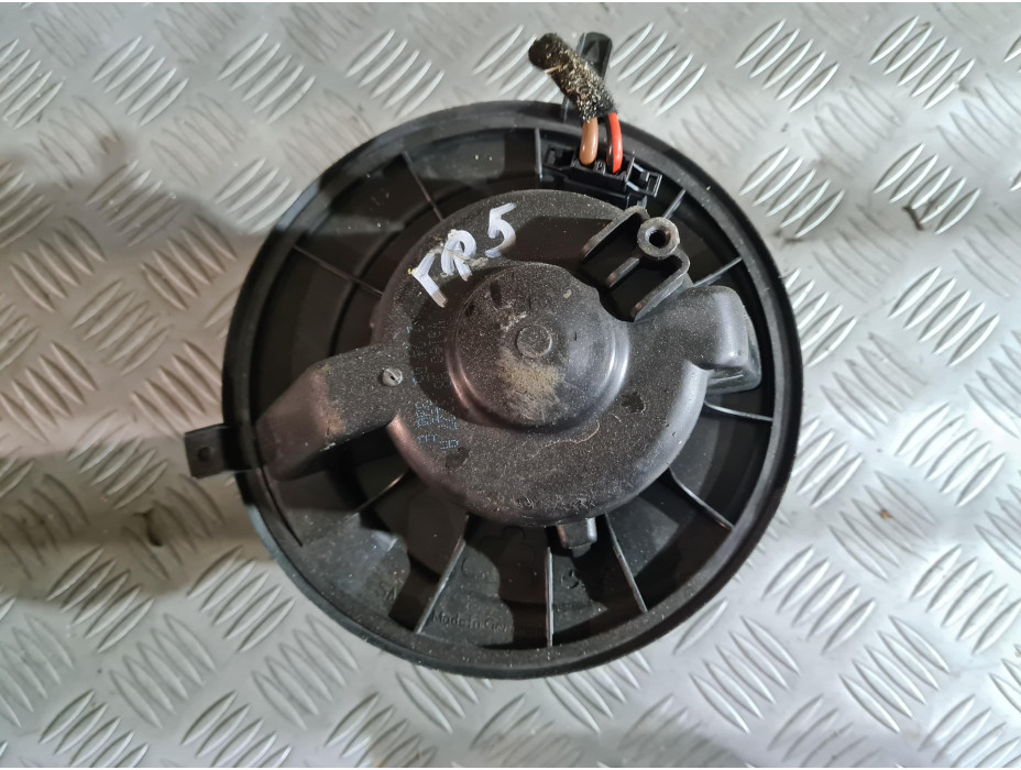 Моторче за парно за VW Golf 5 1.6FSI