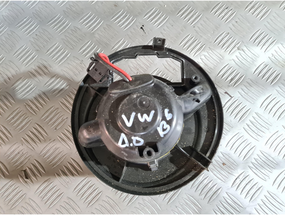 Моторче за парно за VW Passat B6 2.0 TDI Моторче за парно за VW Passat B6 2.0 TDI