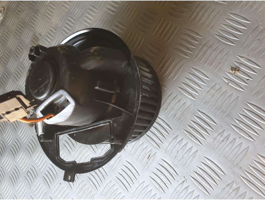 Моторче за парно за VW Passat CC 2.0TSI - Десен волан Моторче за парно за VW Passat CC 2.0TSI - Десен волан