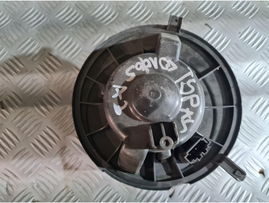 Моторче за парно за VW Touran 2.0 TDI Моторче за парно за VW Touran 2.0 TDI