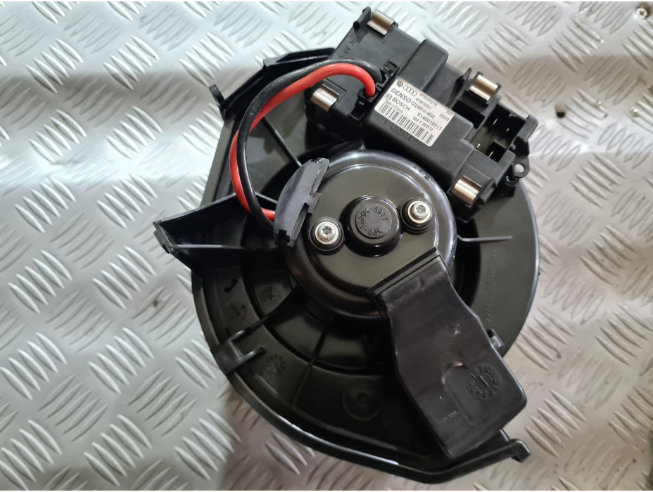 Моторче за парно с реостат за Audi A6 C6 3.2 FSI Quattro Моторче за парно с реостат за Audi A6 C6 3.2 FSI Quattro