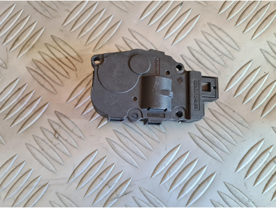 Моторче клапа 229 за Mercedes S320 CDI W221