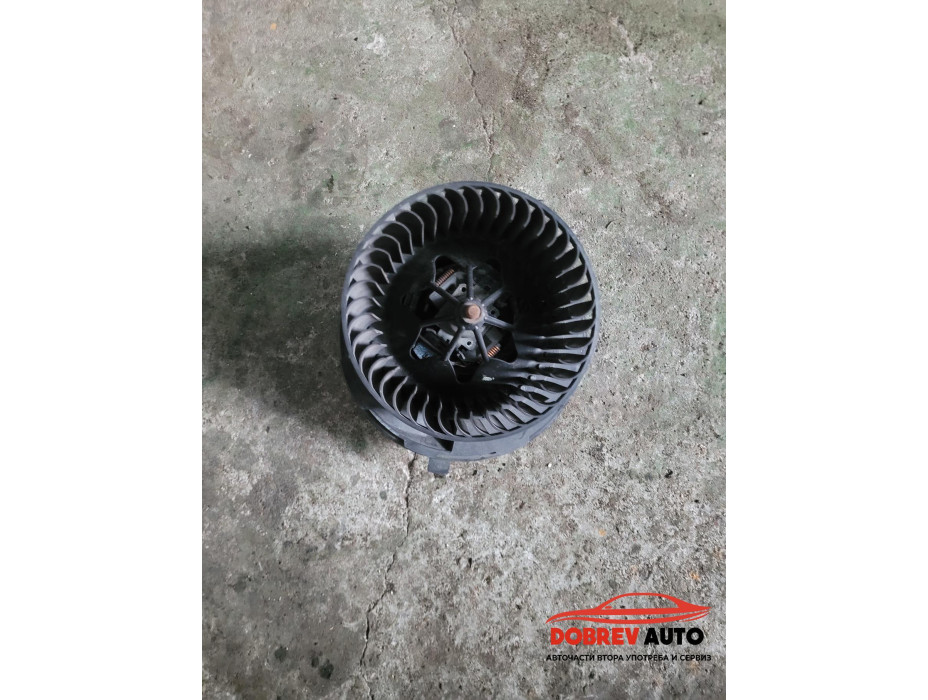 Моторче парно (десен волан) за VW Tiguan 5N Моторче парно (десен волан) за VW Tiguan 5N