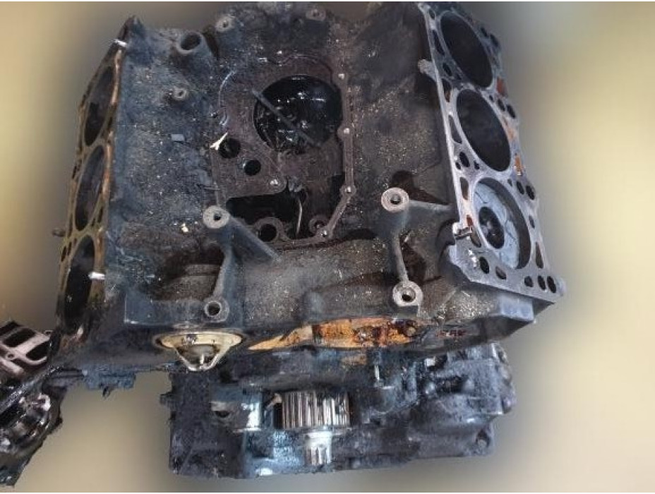 Оборудван моторен блок за VW Passat B5.5 2.5TDI - AKN Оборудван моторен блок за VW Passat B5.5 2.5TDI - AKN