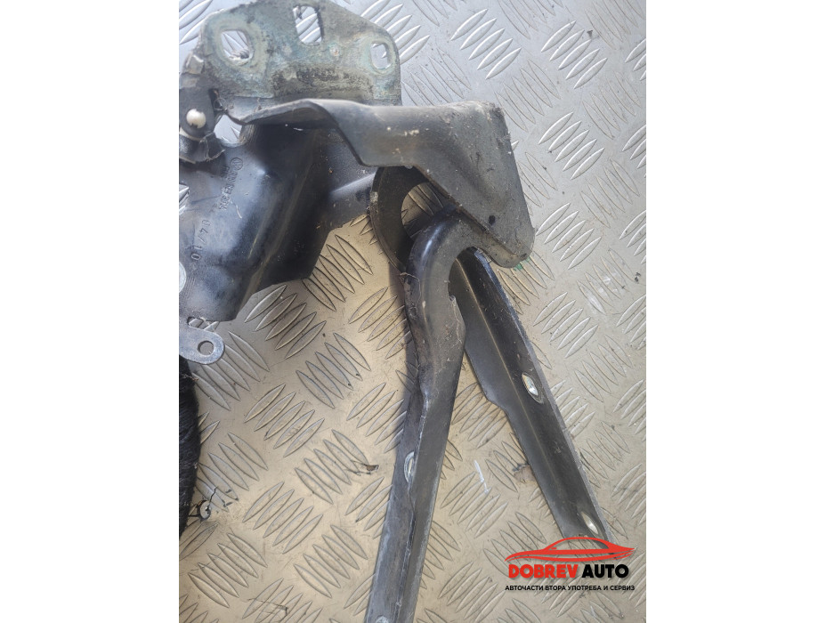 Панти за преден капак за VW Passat CC 