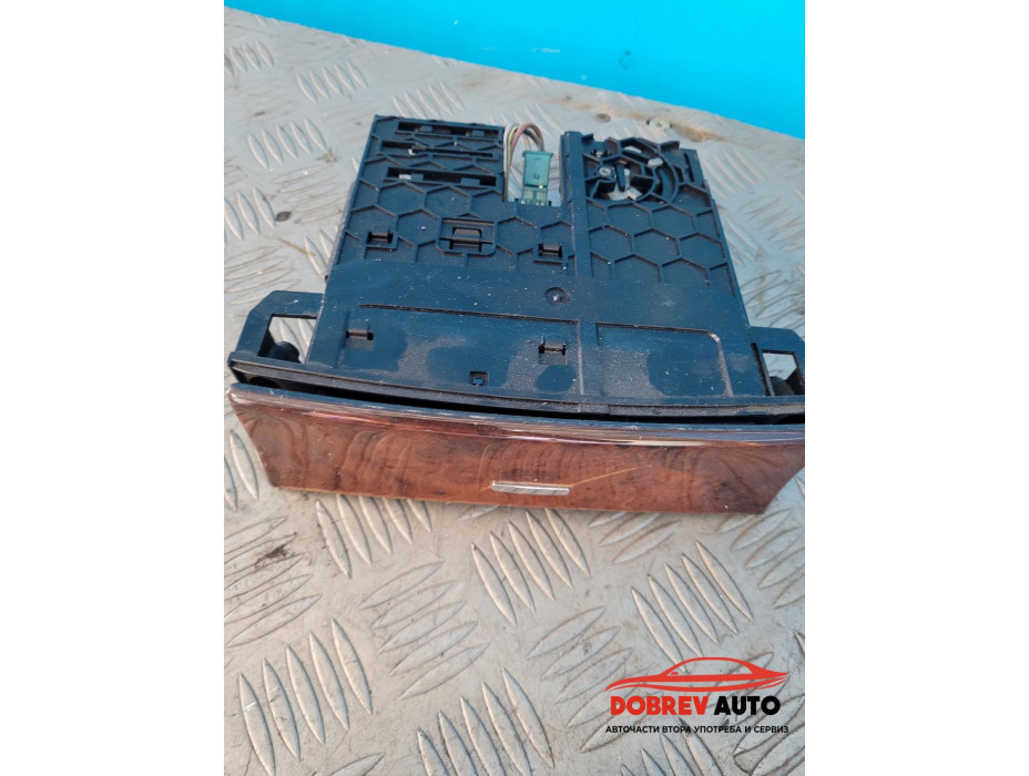 Пепелник (преден) за Mercedes ML Class W164 Пепелник (преден) за Mercedes ML Class W164