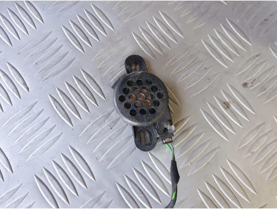 Пищялка за парктроник за VW Passat CC 2.0TSI Пищялка за парктроник за VW Passat CC 2.0TSI