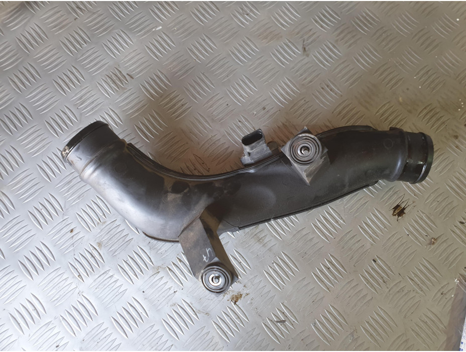 Пластмасов турбо път за VW Passat CC 2.0TSI Пластмасов турбо път за VW Passat CC 2.0TSI