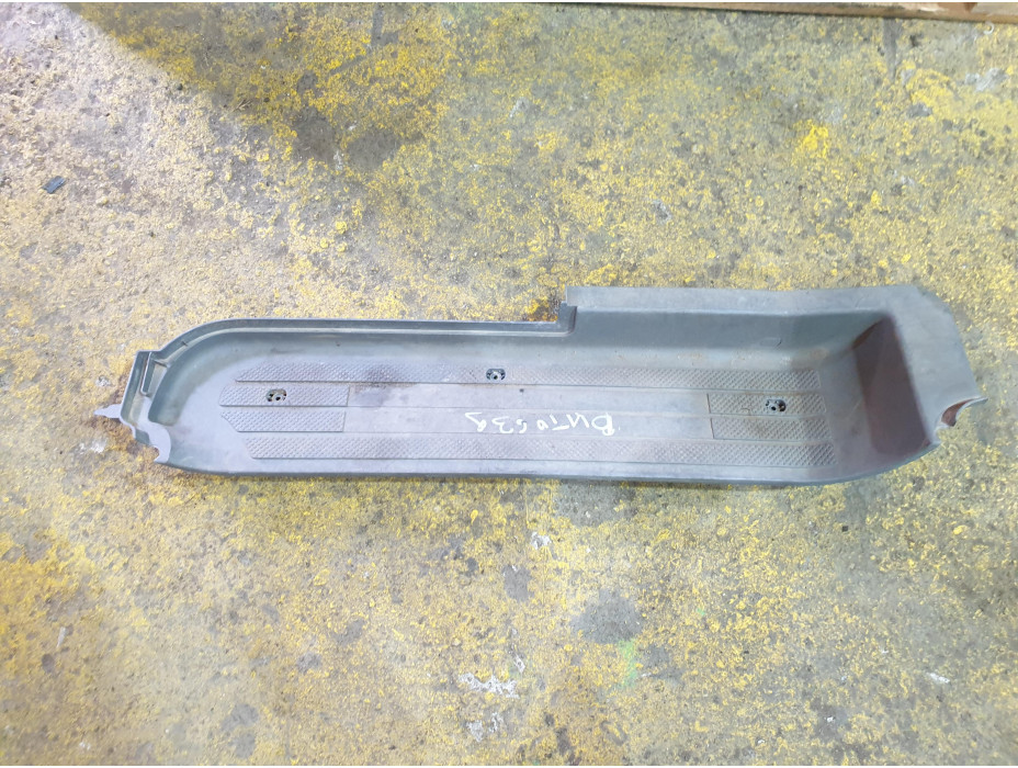 Пластмасово стъпало за предна дясна врата за Мерцедес Вито W639 / Mercedes Vito W639