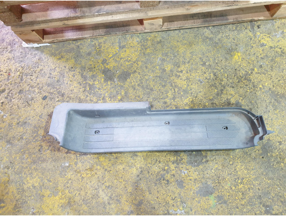 Пластмасово стъпало за предна лява врата за Мерцедес Вито W639 / Mercedes Vito W639