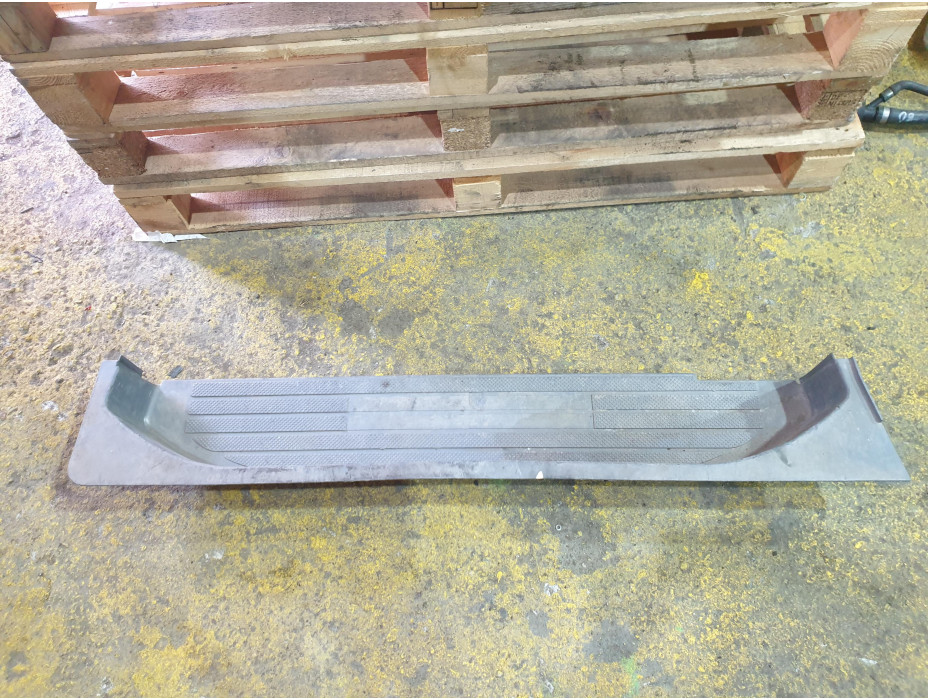 Пластмасово стъпало за средна дясна врата за Мерцедес Вито W639 / Mercedes Vito W639