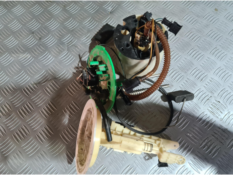 Подкачваща помпа за Audi A6 C6 3.2 FSI Подкачваща помпа за Audi A6 C6 3.2 FSI