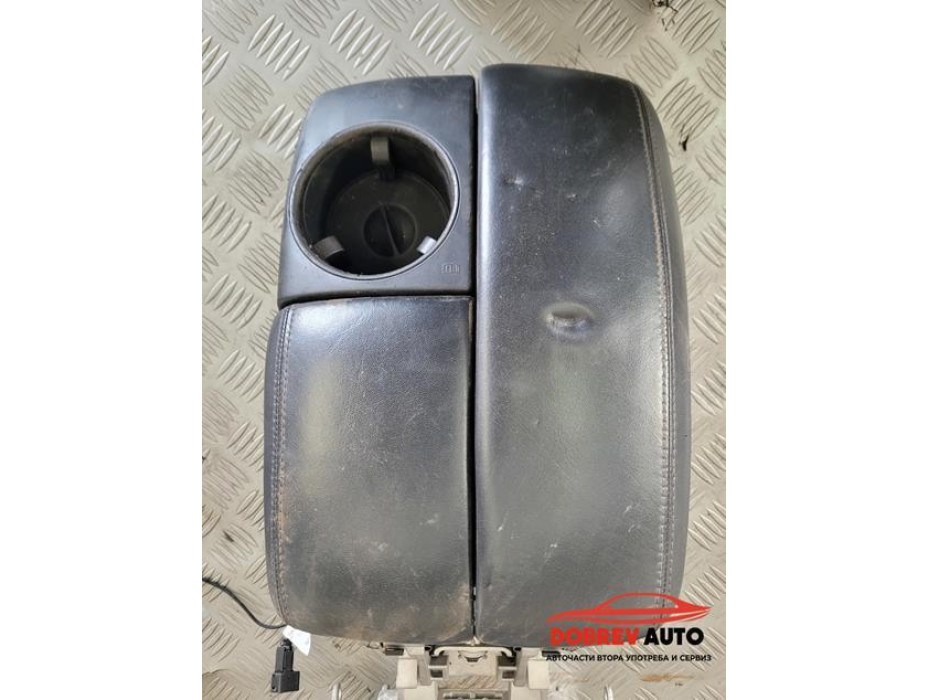 Подлакътник (десен волан) за Audi Q7 4L Подлакътник (десен волан) за Audi Q7 4L