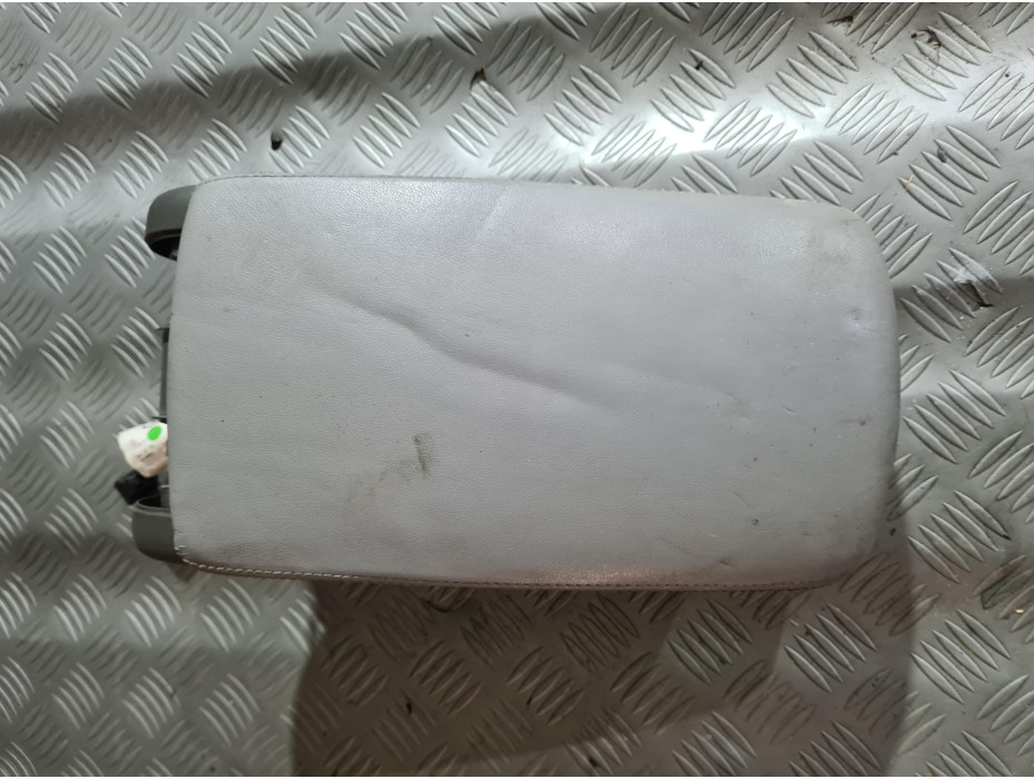 Подлакътник за Audi A6 C6 3.2 FSI Quattro