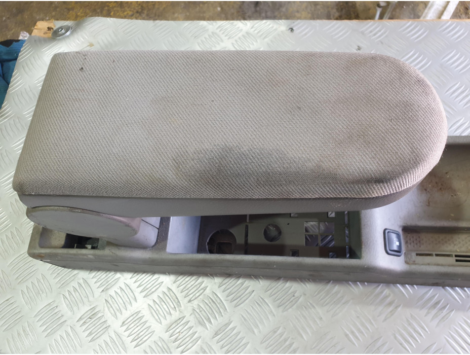 Подлакътник за VW Passat B5 1.8 T комби