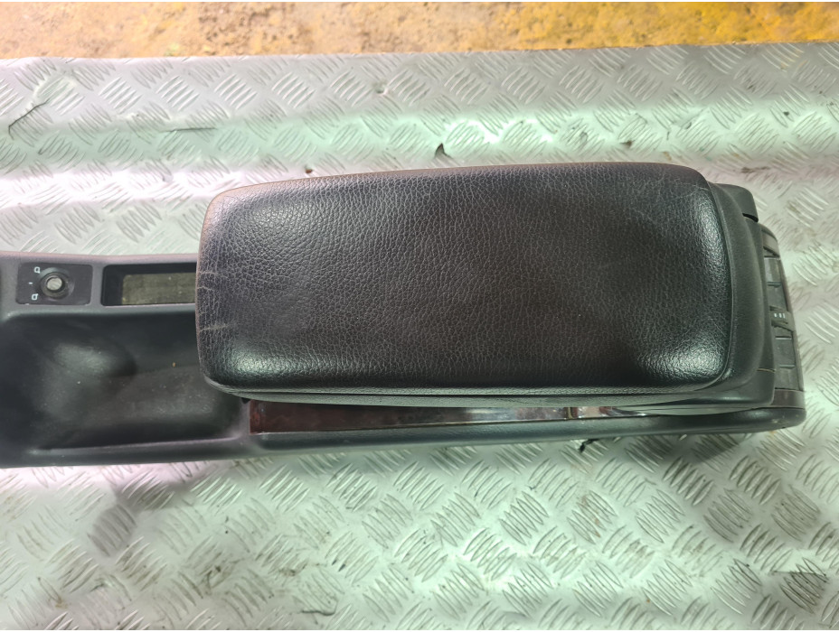 Подлакътник - кожен за Audi A6 C5 2.4 i Automat Sedan