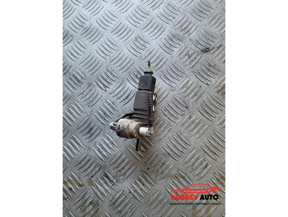 Помпа чистачки (2) за VW Touran 1T Помпа чистачки (2) за VW Touran 1T