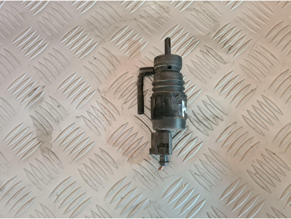 Помпичка за измиване на фарове за Audi A8 D3 4.2i Long