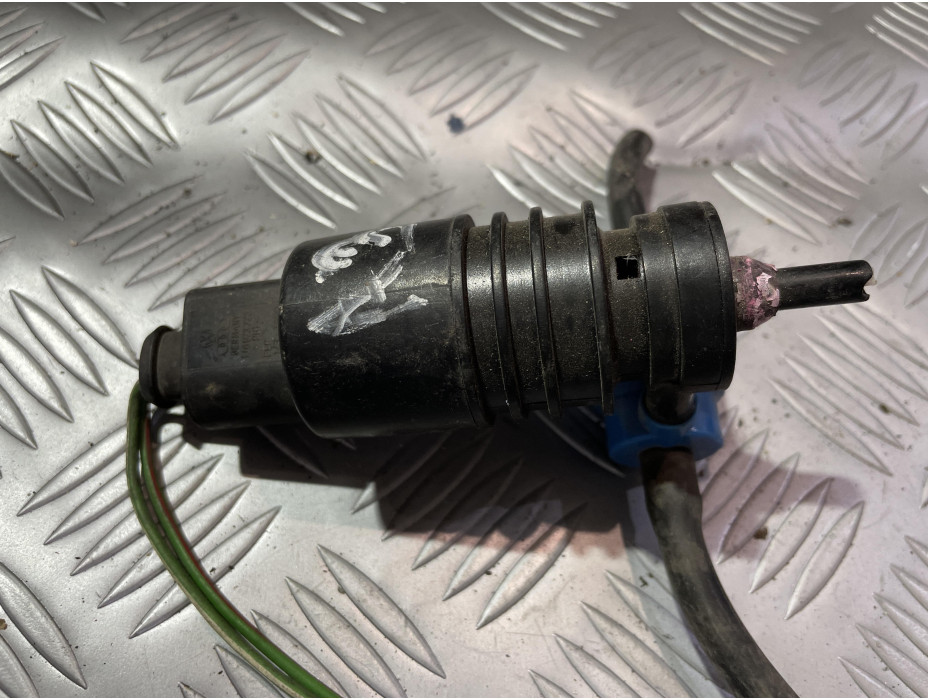 Помпичка за течност за чистачки за Audi A3 8L