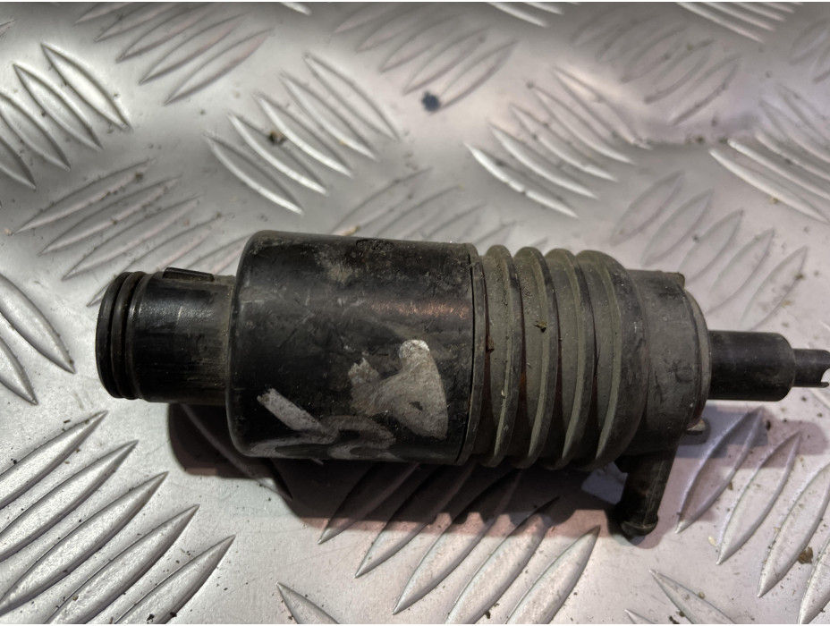 Помпичка за течност за чистачки за Audi A4 B5 Facelift Sedan