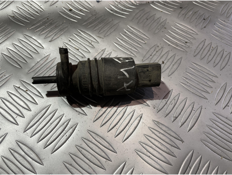 Помпичка за течност за чистачки за Audi A4 B5 Sedan Помпичка за течност за чистачки за Audi A4 B5 Sedan