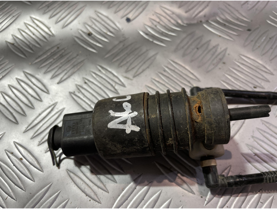 Помпичка за течност за чистачки за Audi A6 C5 Avant