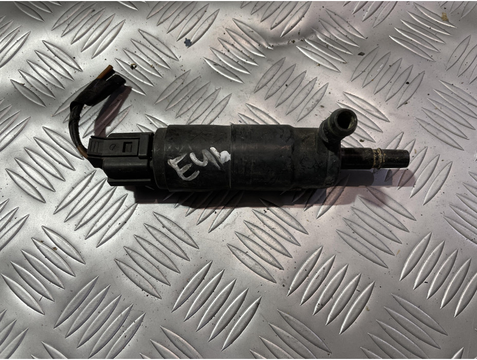 Помпичка за течност за чистачки за BMW E46 Sedan