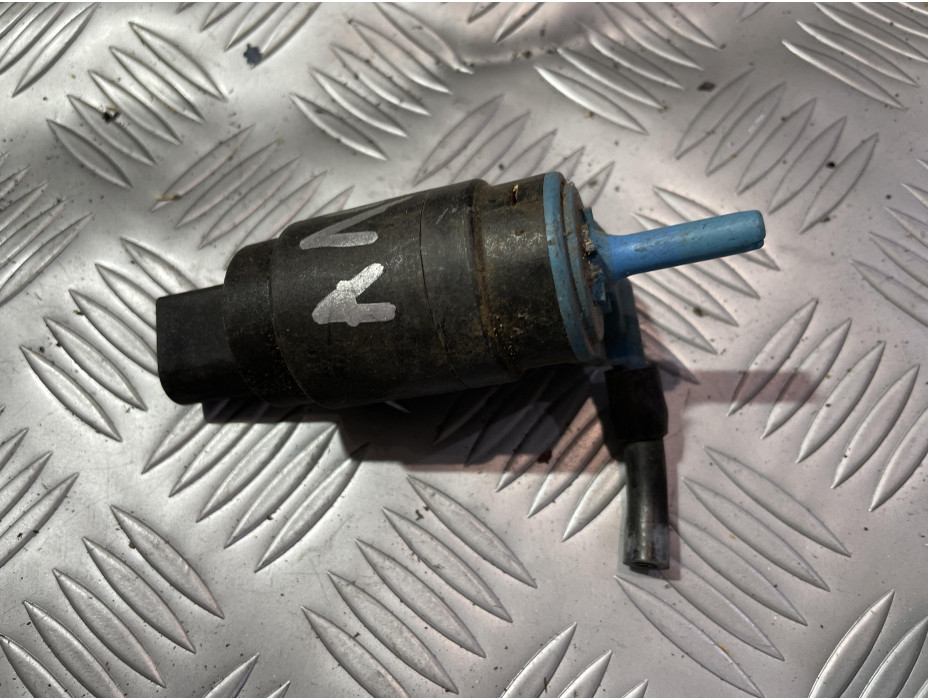 Помпичка за течност за чистачки за Mercedes A Class W168 Помпичка за течност за чистачки за Mercedes A Class W168