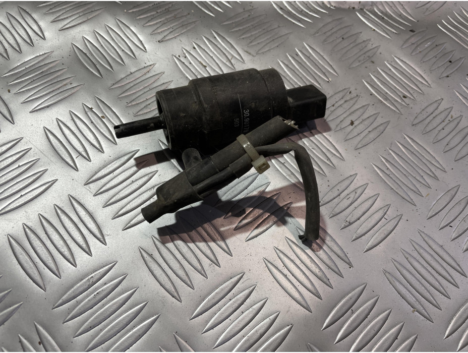 Помпичка за течност за чистачки за Mercedes E Class W211 Sedan