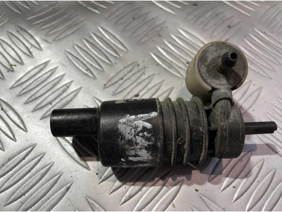 Помпичка за течност за чистачки за Opel Insignia A Hatchback