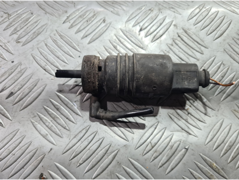 Помпичка за течност за чистачки за VW Passat B5 2.5 TDI