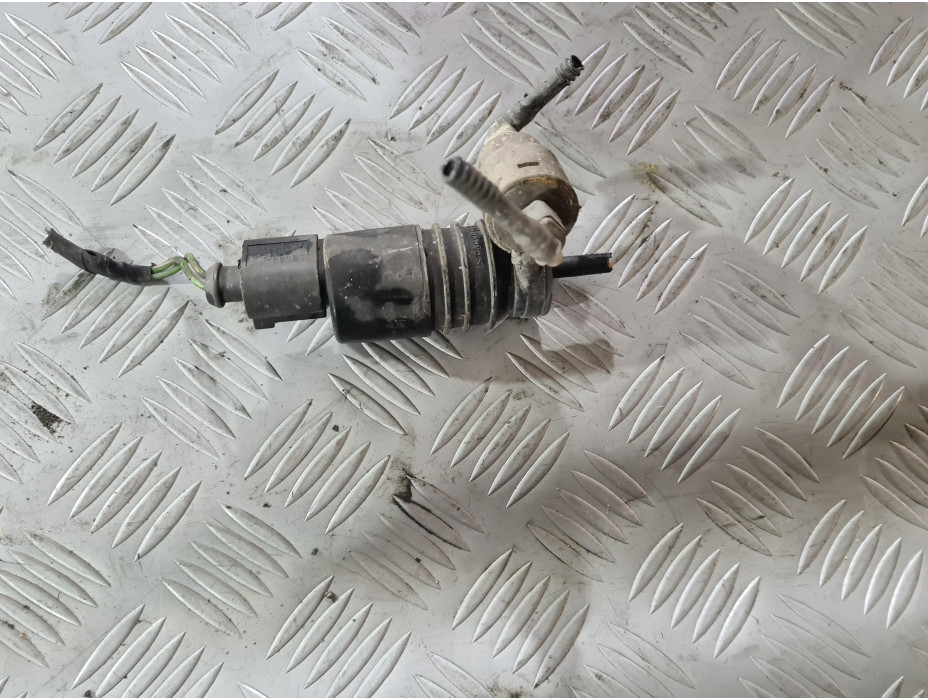 Помпичка за течност за чистачки - чистачки за VW Passat B6 2.0 TDI ВМР