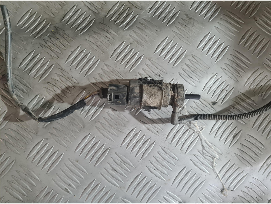 Помпичка за чистачки за Audi A6 C6 2.7 TDI Quattro Помпичка за чистачки за Audi A6 C6 2.7 TDI Quattro