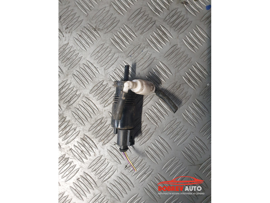 Помпичка за чистачки за Mercedes ML 280 CDI W164 Помпичка за чистачки за Mercedes ML 280 CDI W164