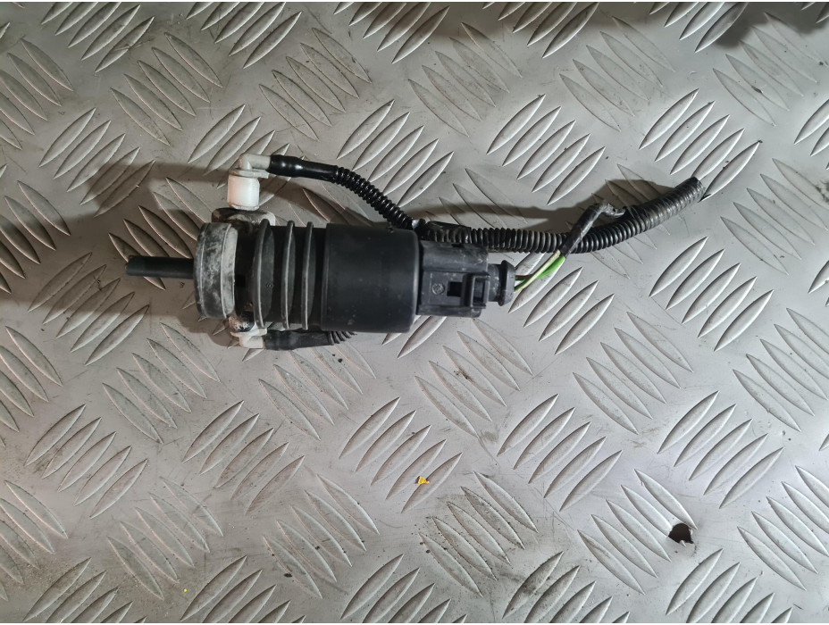 Помпичка за чистачки за VW Golf 5 1.6 FSI