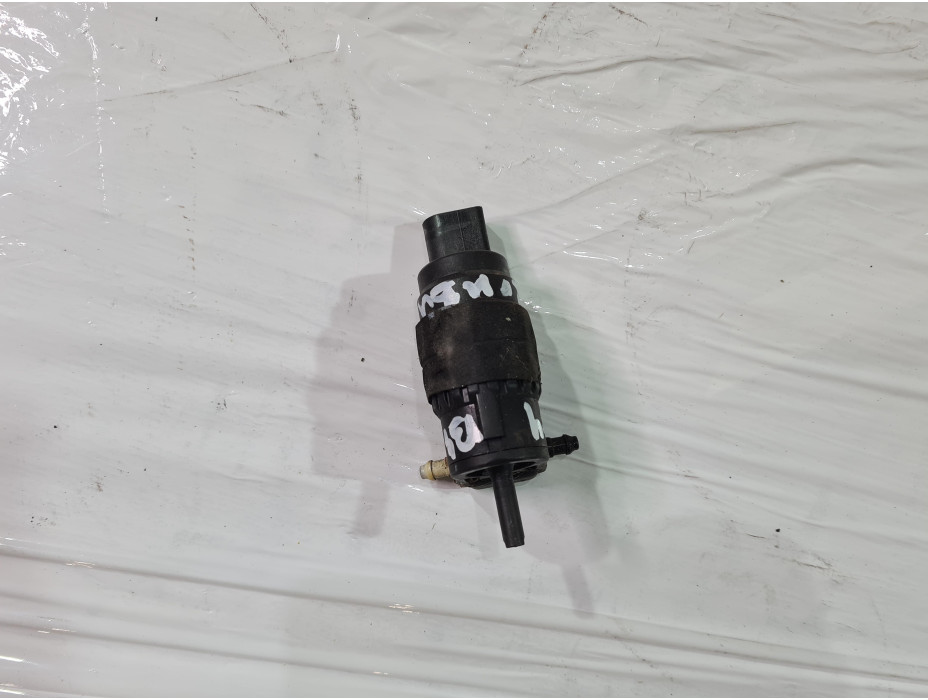 Помпичка за чистачки за Ауди А4 Б8 / Audi A4 B8 2.0 TDI комби