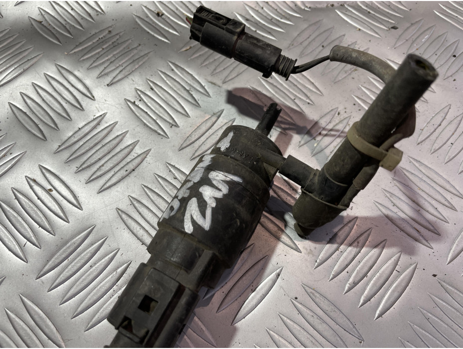 Помпичка задна чистачка за Мерцедес Е 320 комби / Mercedes E 320 W211 Помпичка задна чистачка за Мерцедес Е 320 комби / Mercedes E 320 W211