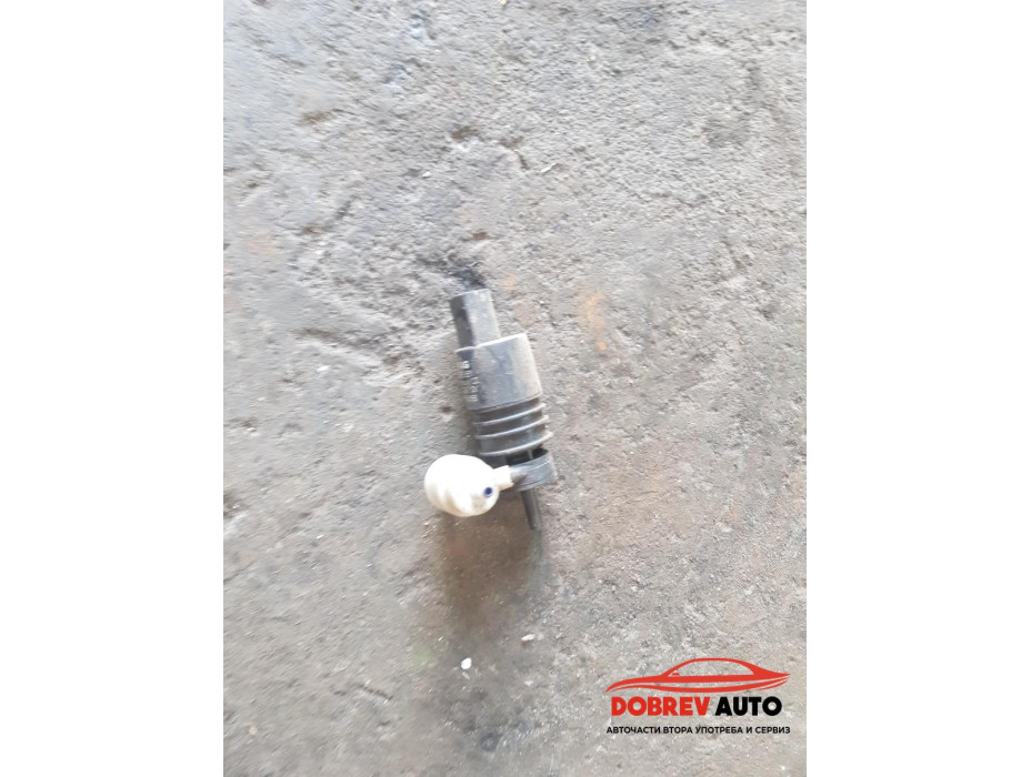 Помпичка течност за чистачки за Audi Q7 4L Помпичка течност за чистачки за Audi Q7 4L