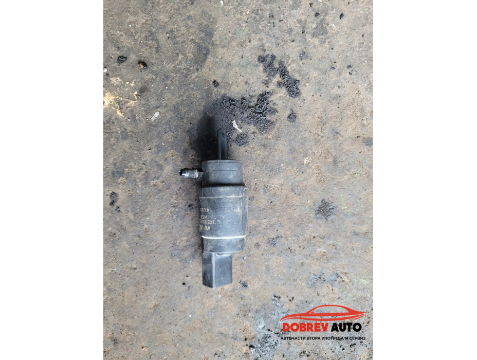 Помпичка течност за чистачки за VW CC 2.0 TDI