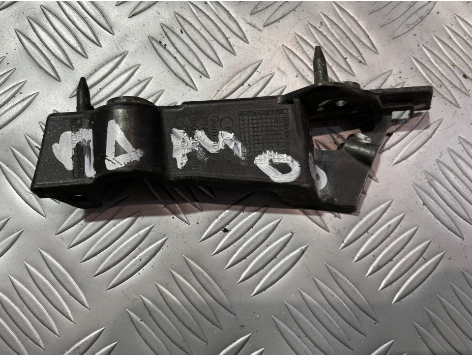 Преден десен държач за броня за Audi A4 B8