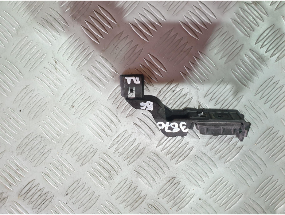 Преден десен държач за калник за VW Passat B6 2.0 TDI