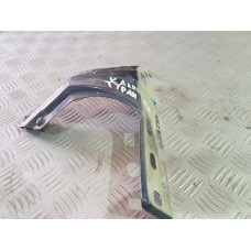 Преден десен държач за калник за VW Touran 1.9 TDI