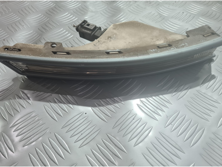 Преден десен мигач за Volkswagen Passat B6 Преден десен мигач за Volkswagen Passat B6