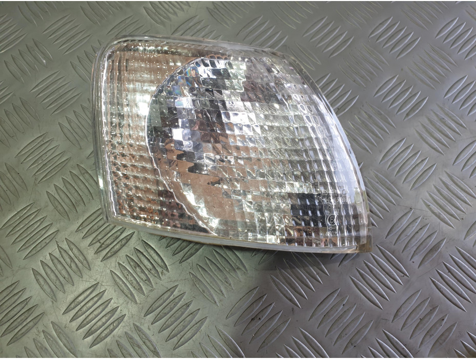 Преден десен мигач за VW Passat B5 1.8 T комби Преден десен мигач за VW Passat B5 1.8 T комби