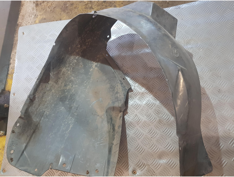 Преден десен подкалник за Audi A6 C5 Преден десен подкалник за Audi A6 C5