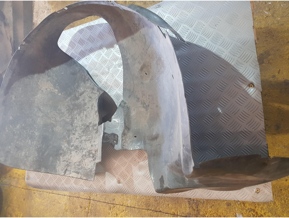 Преден десен подкалник за Фолксваген Файтон / Volkswagen Phaeton