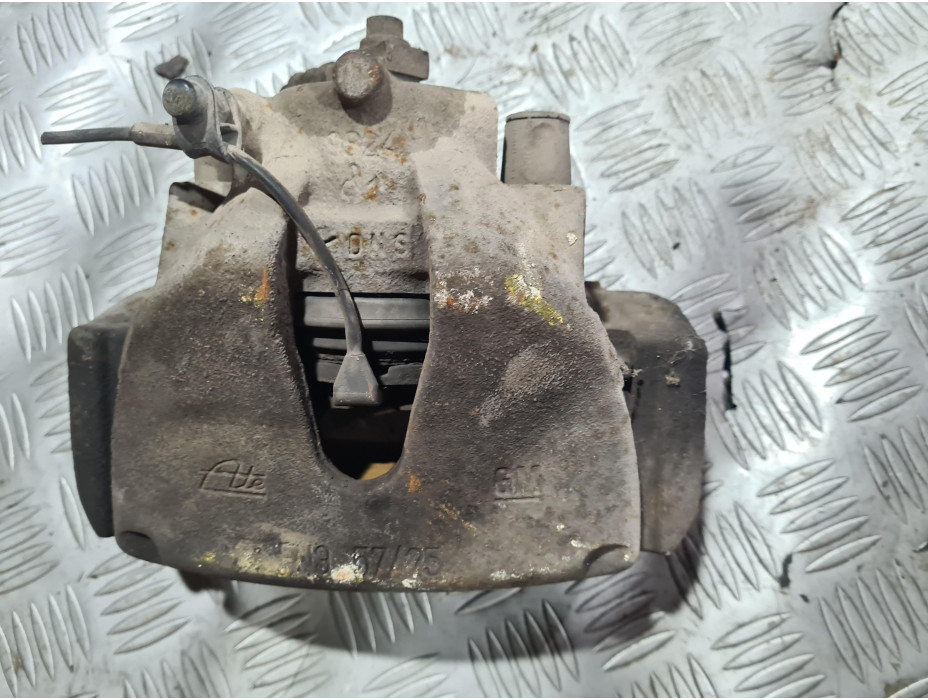 Преден десен спирачен апарат за Opel Zafira A 2.2 i 147 к.с. Преден десен спирачен апарат за Opel Zafira A 2.2 i 147 к.с.