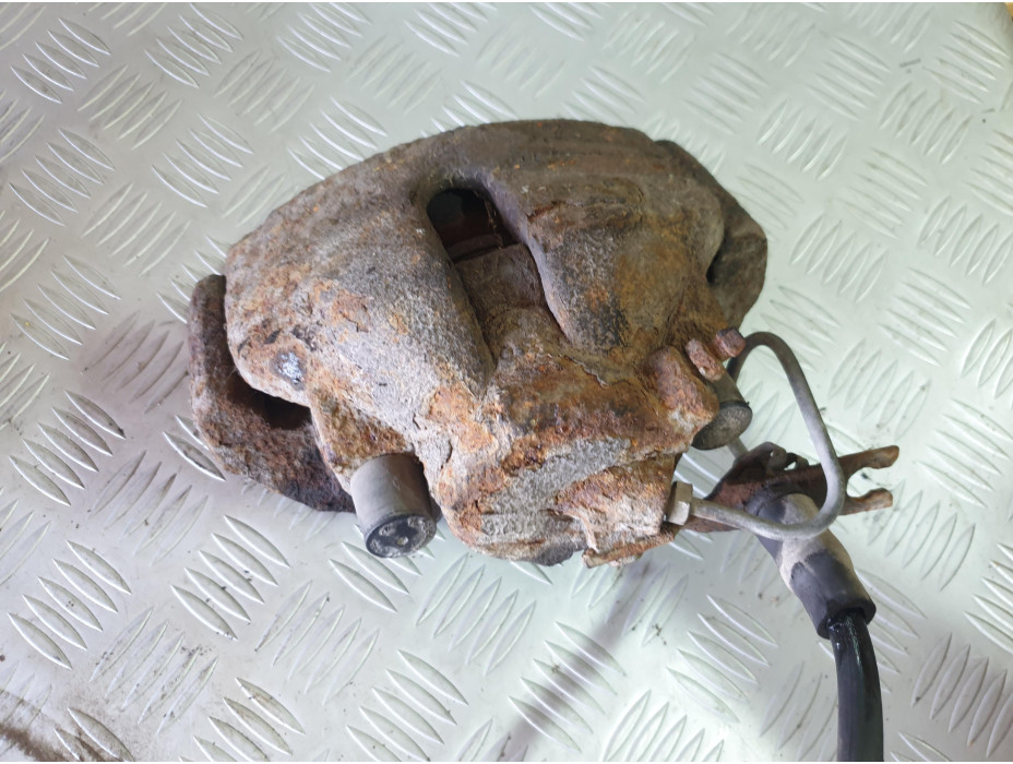 Преден десен спирачен апарат за VW Passat B5 1.8 T комби