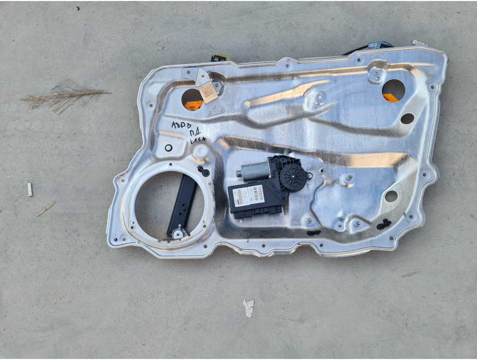 Преден десен стъклоповдигaч за Audi A8 D3 4.2i Long Преден десен стъклоповдигaч за Audi A8 D3 4.2i Long