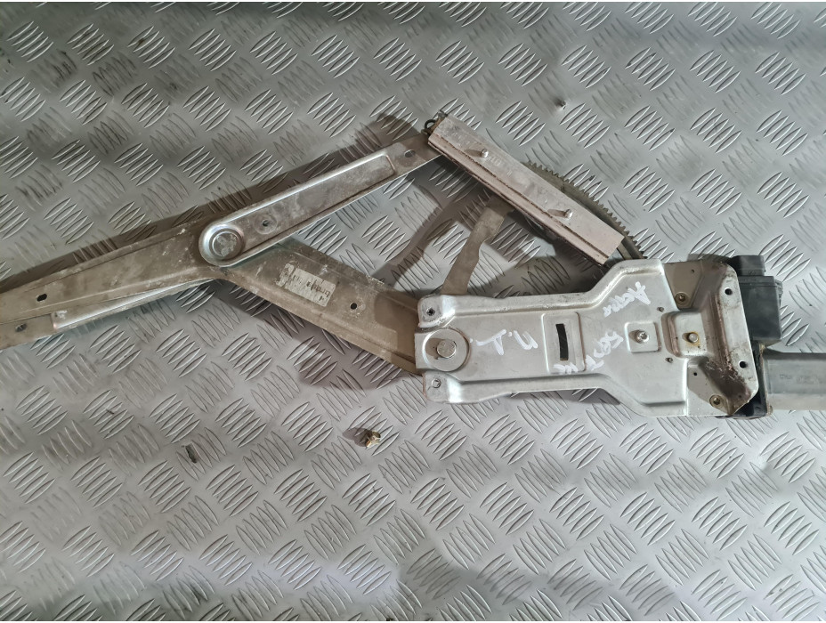 Преден десен стъклоповдигач за Opel Astra G Berrone Преден десен стъклоповдигач за Opel Astra G Berrone